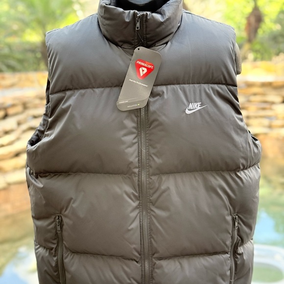 NIKE SPORTSWEAR CLUB THERMA FIT DOWN PUFFER VEST (M) FB7373-068
